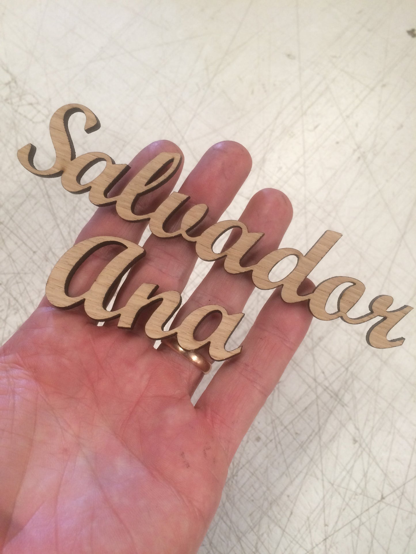 Nombre pequeño de madera de 11 cms