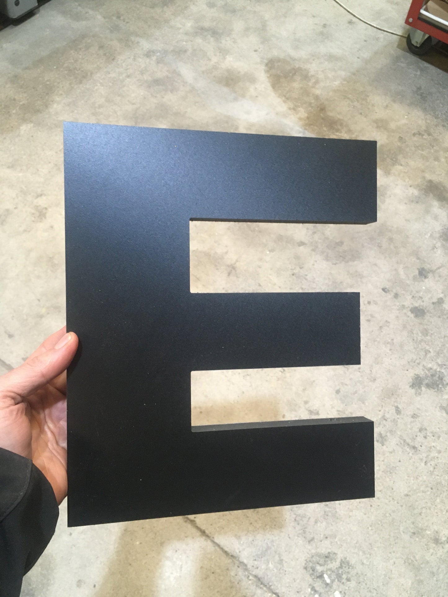 Letras corporeas negras para exterior de tamaño 10 a 100 cms