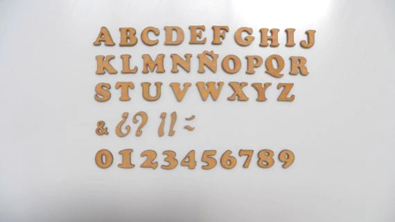 Abecedario completo de letras pequeñas y grandes de madera