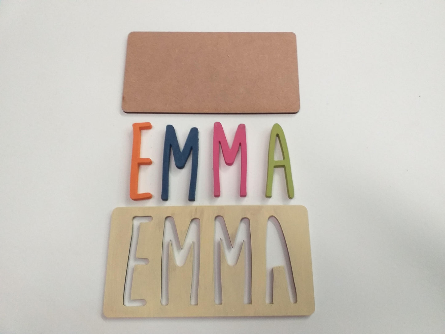 Nombres personalizados de madera para niños