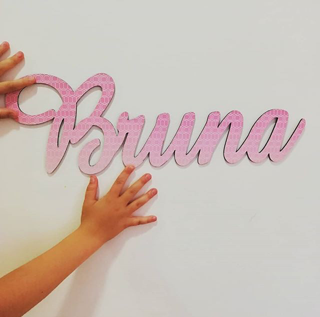 Nombre de madera a decorar con pintura