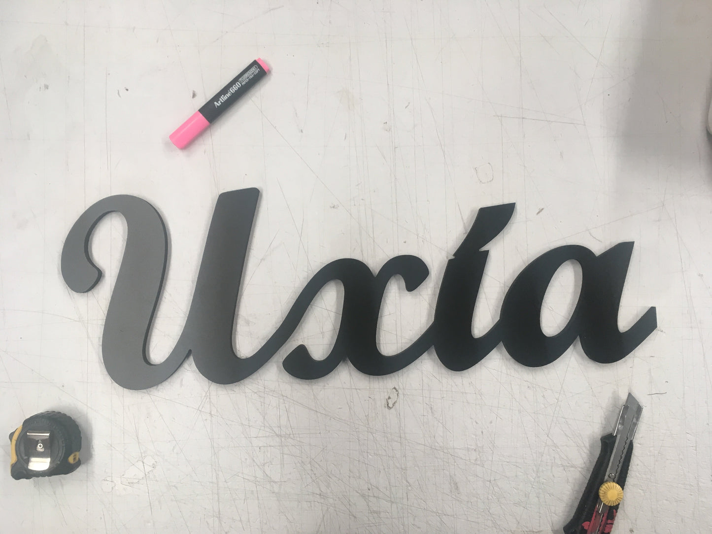 Nombre decorativo negro para decoración interior/interiorisme