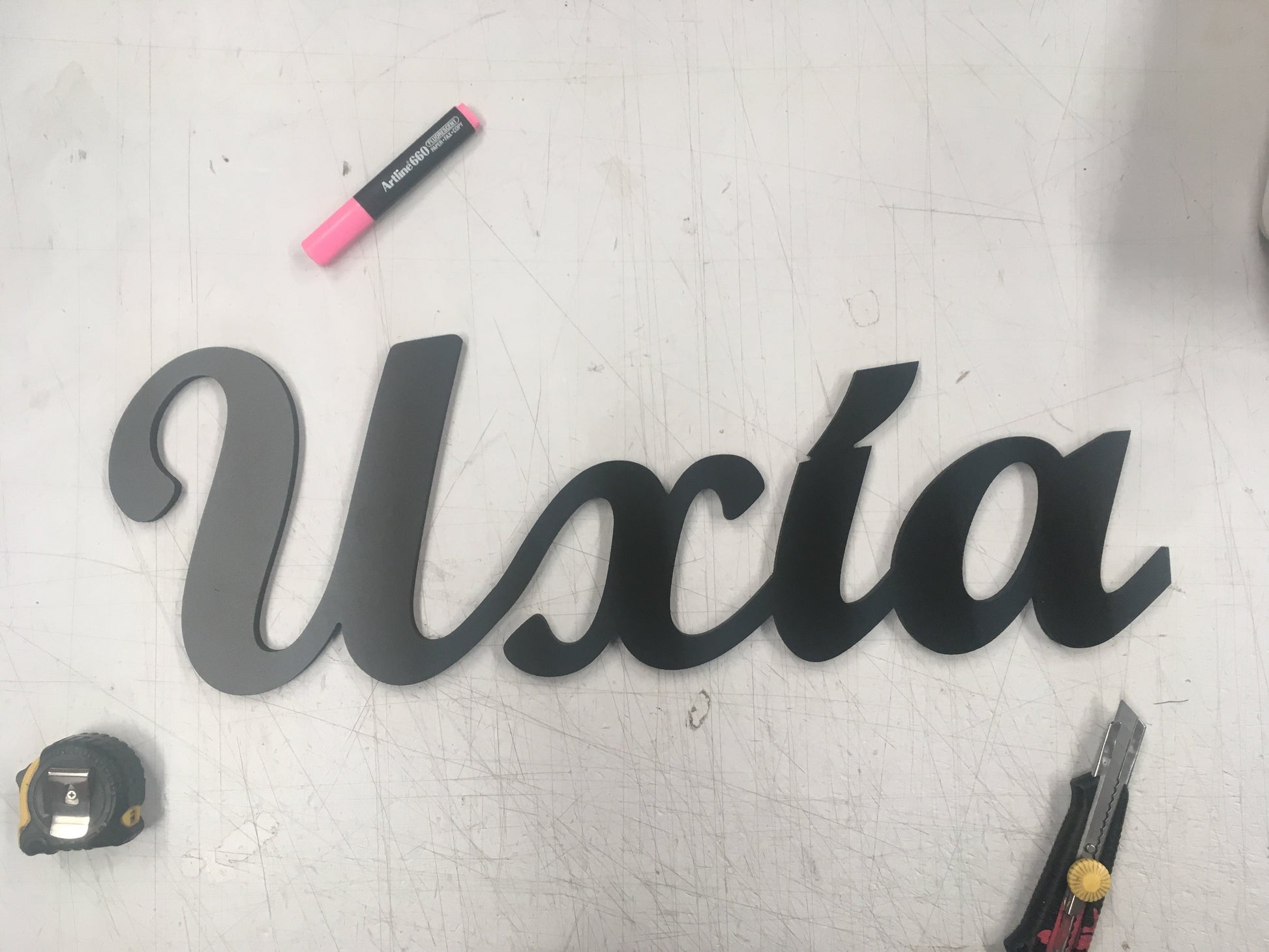 Nombre decorativo negro para decoración interior/interiorisme