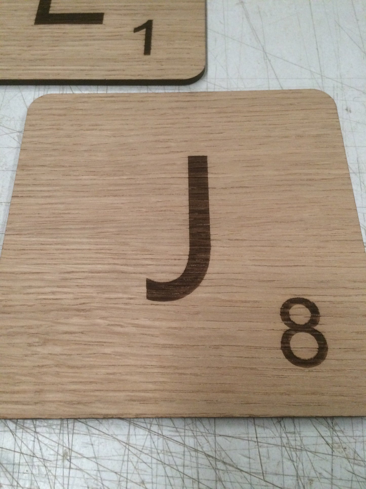 Letras SCRABBLE adhesivas de madera para decoración de pared