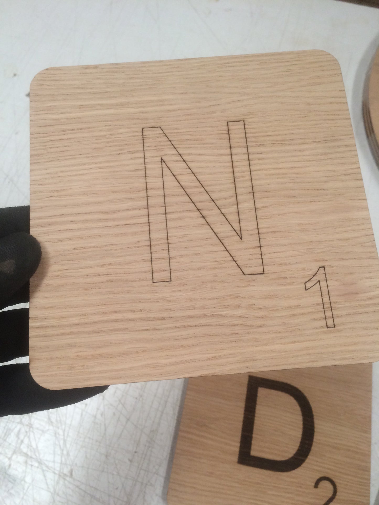 Letras SCRABBLE adhesivas de madera para decoración de pared