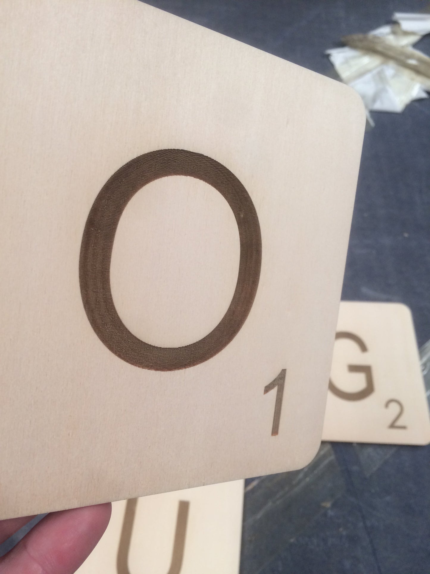 Letras SCRABBLE adhesivas de madera para decoración de pared