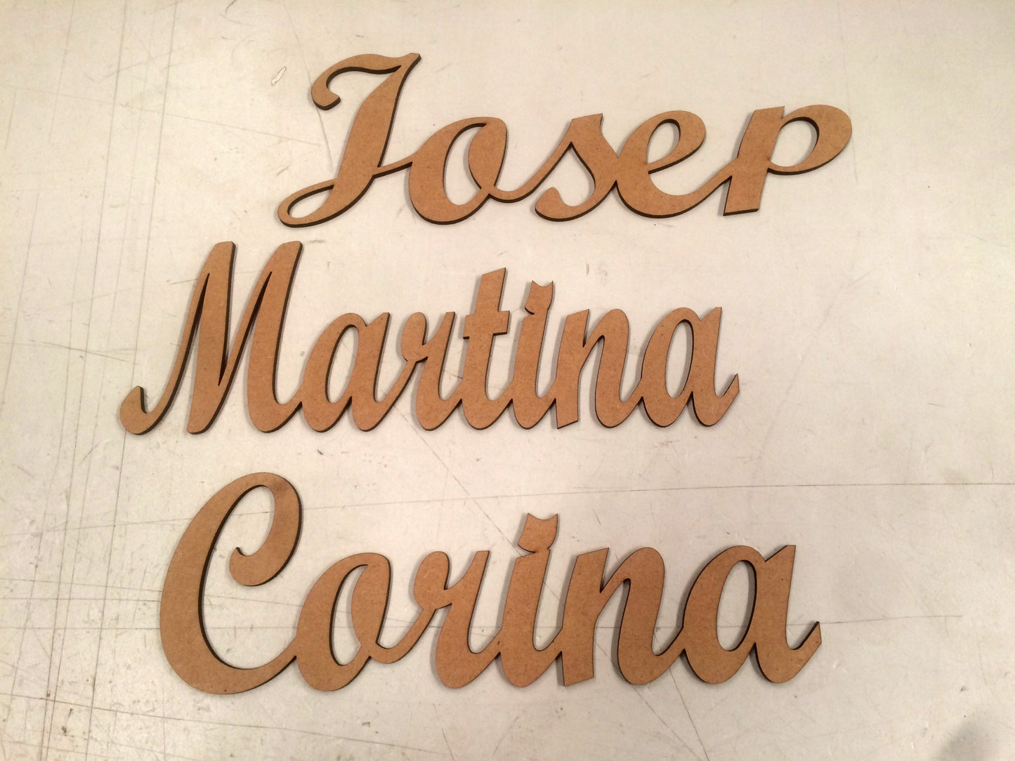 Nombre pequeño de madera de 11 cms