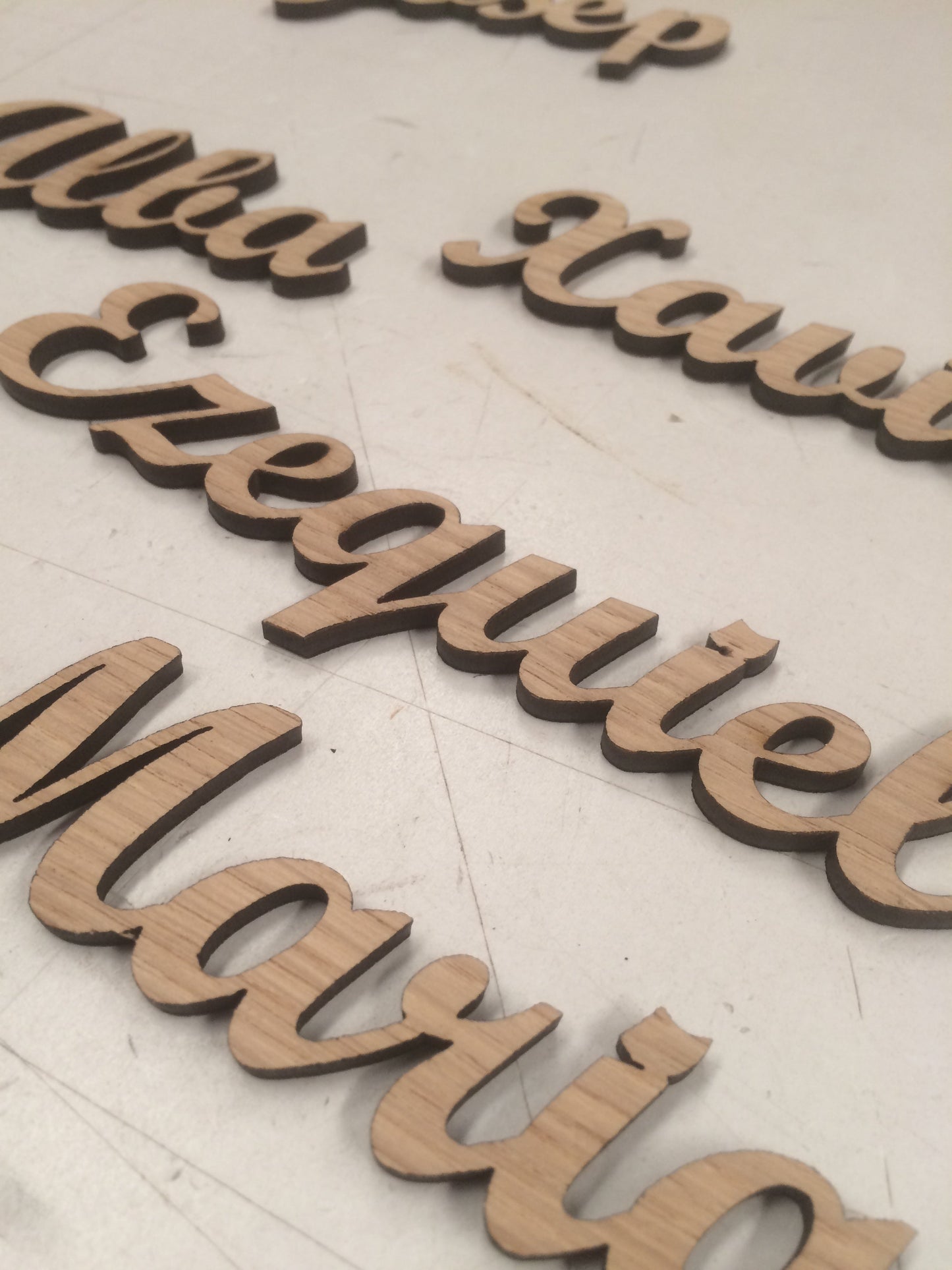 Nombre pequeño de madera de 11 cms