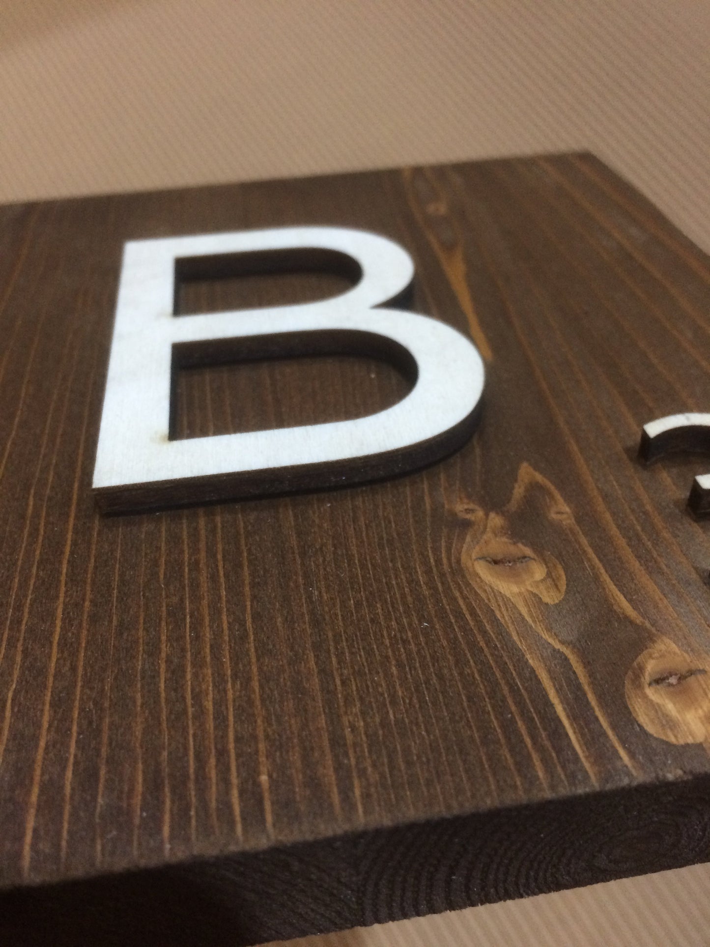 Letras decorativas Scrabble grandes marrón