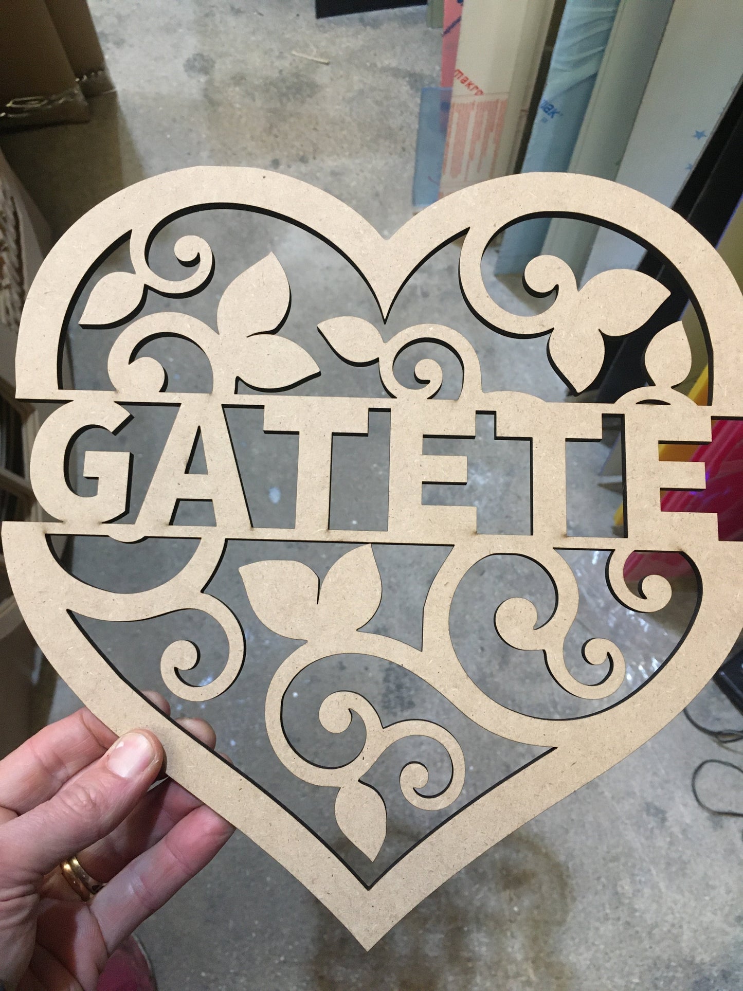 Iniciales de madera con nombre personalizado