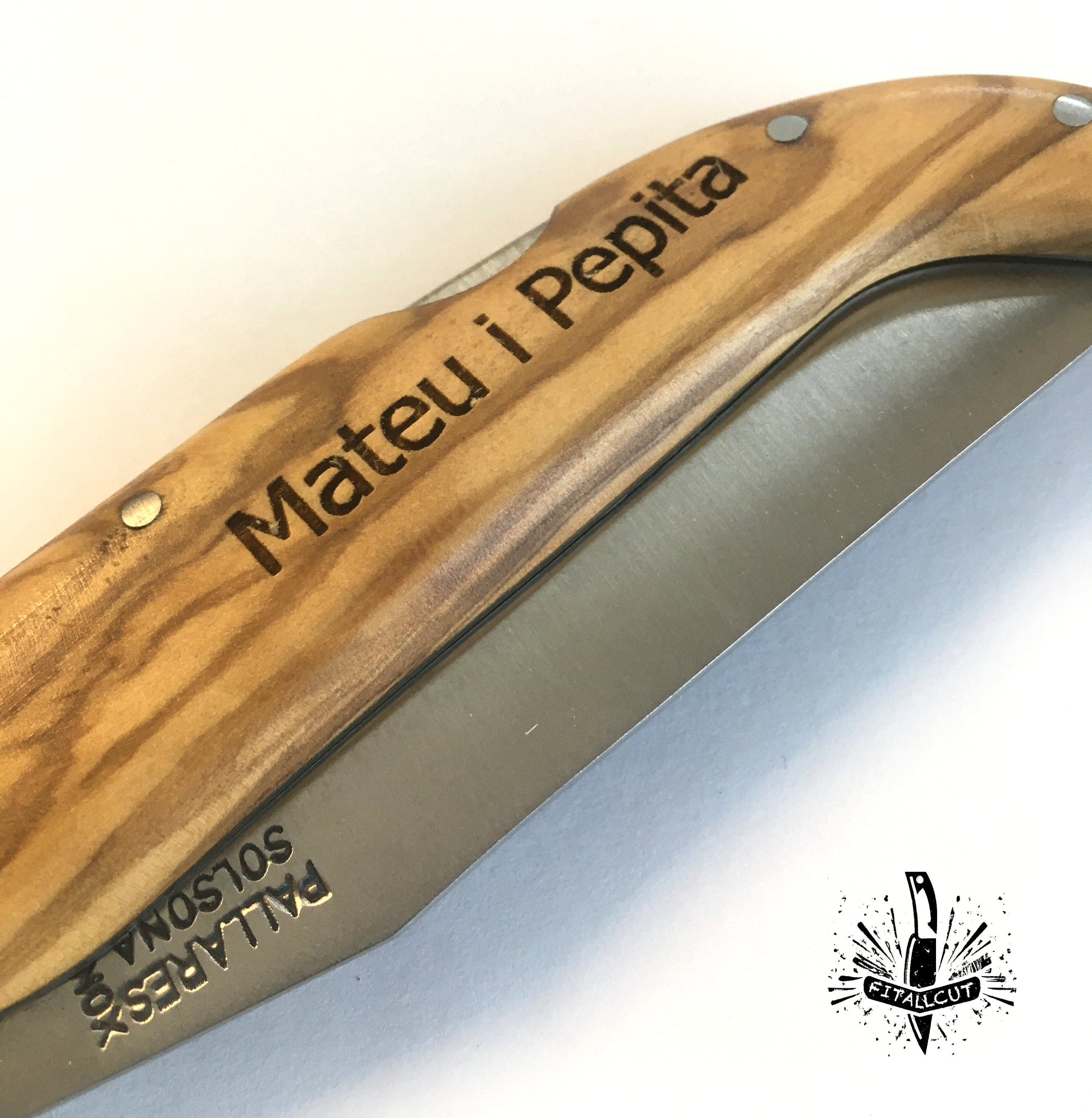 Navajas de regalo pallares solsona con nombre grabdao