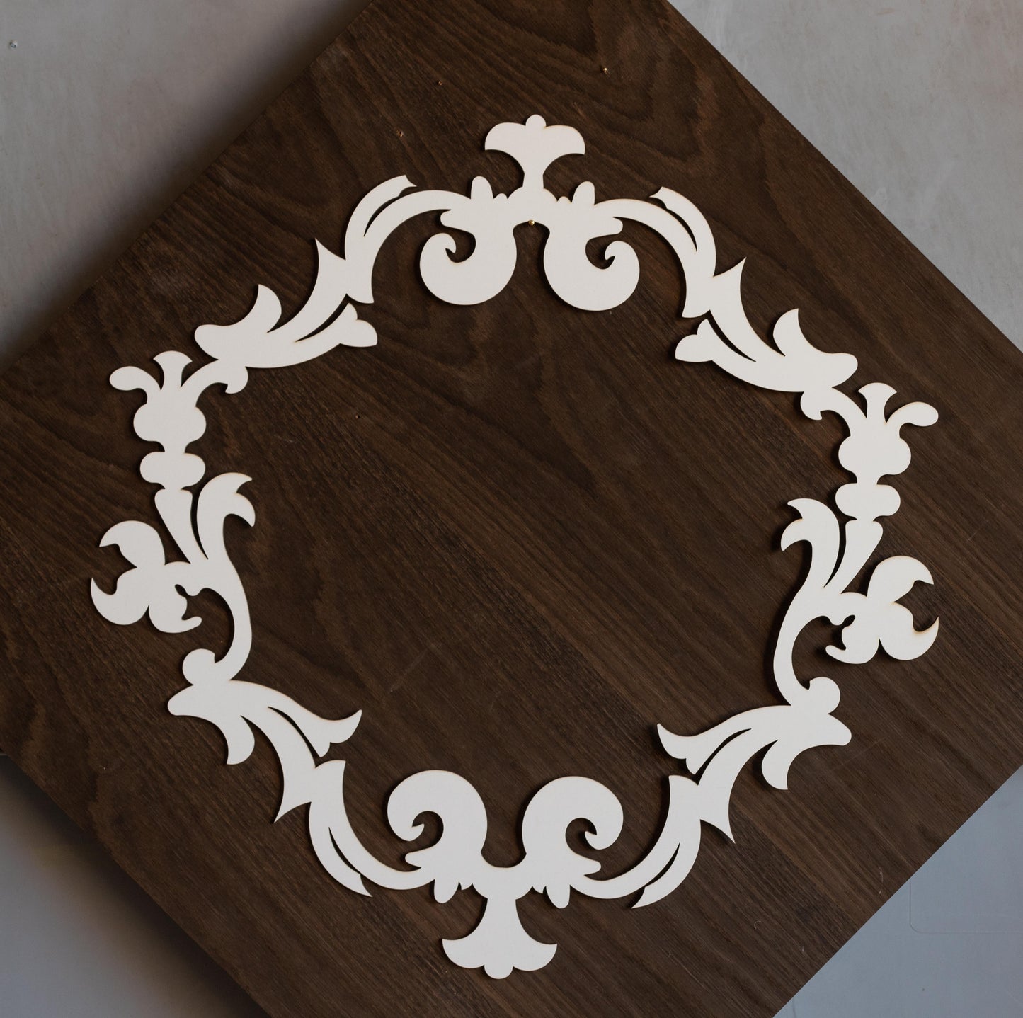 Marco blanco con iniciales para boda/anniversario