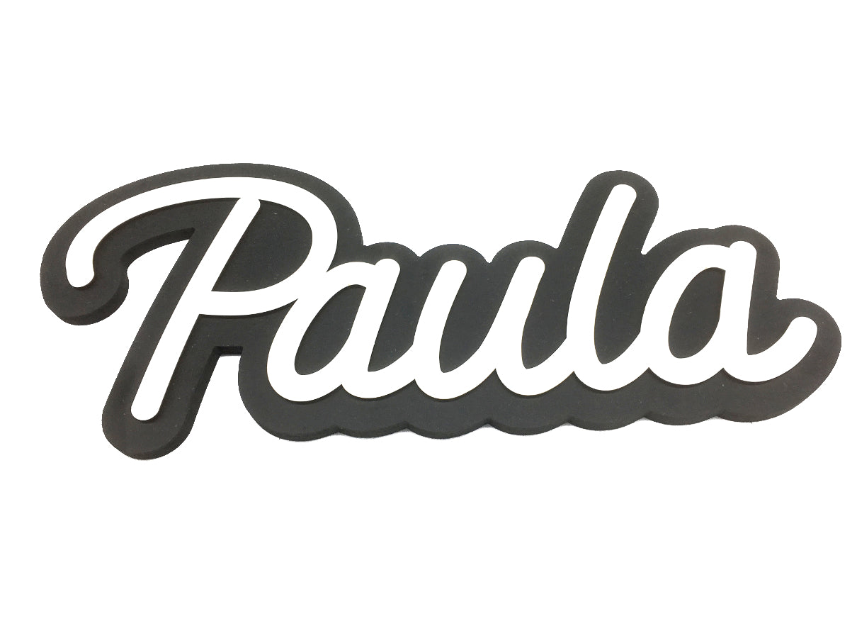 Nombre bicolor de madera blanca sobre madera negra para decoración interior