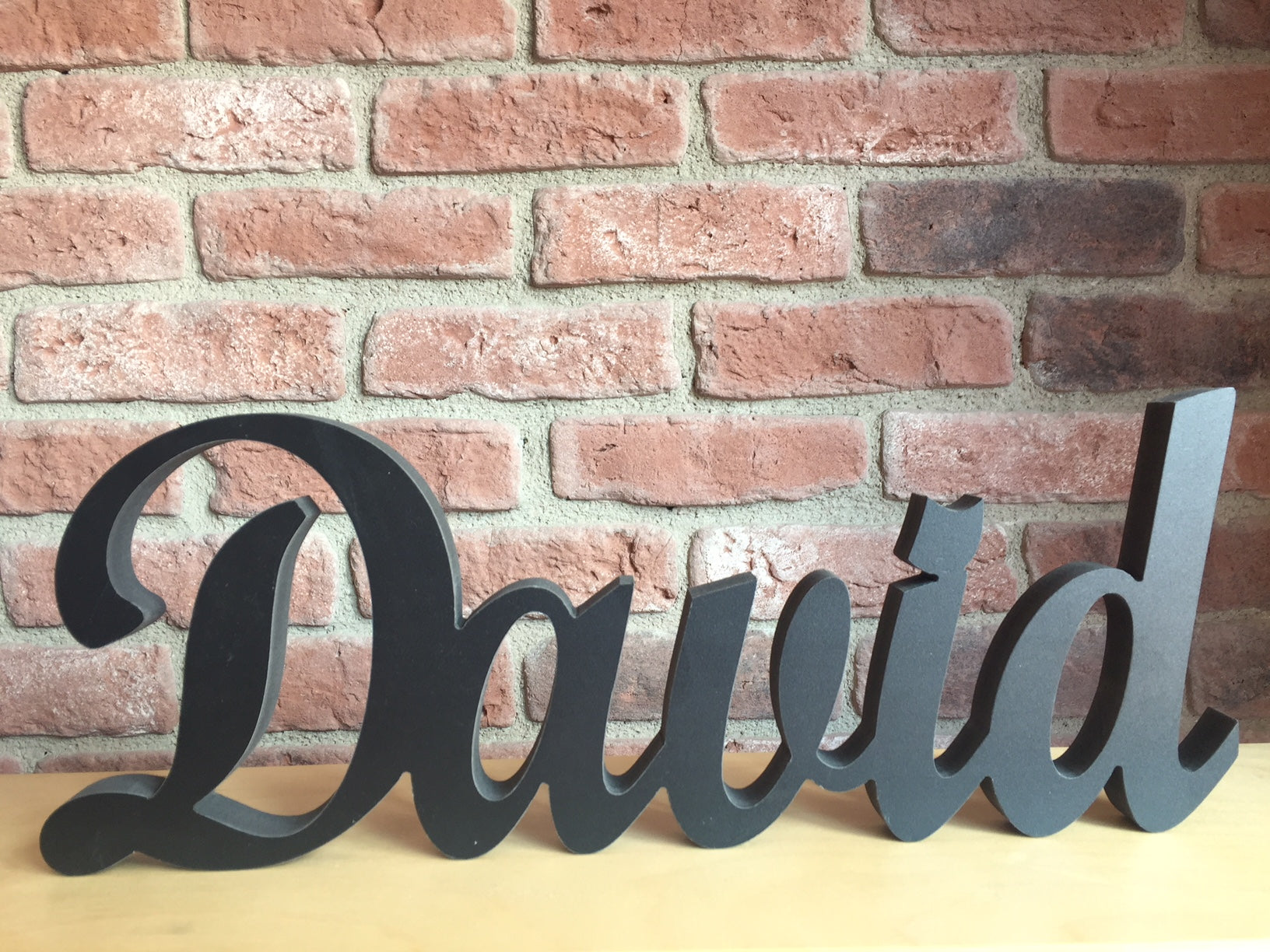 Nombre personalizado de plástico negro resistente para decoración interior o exterior