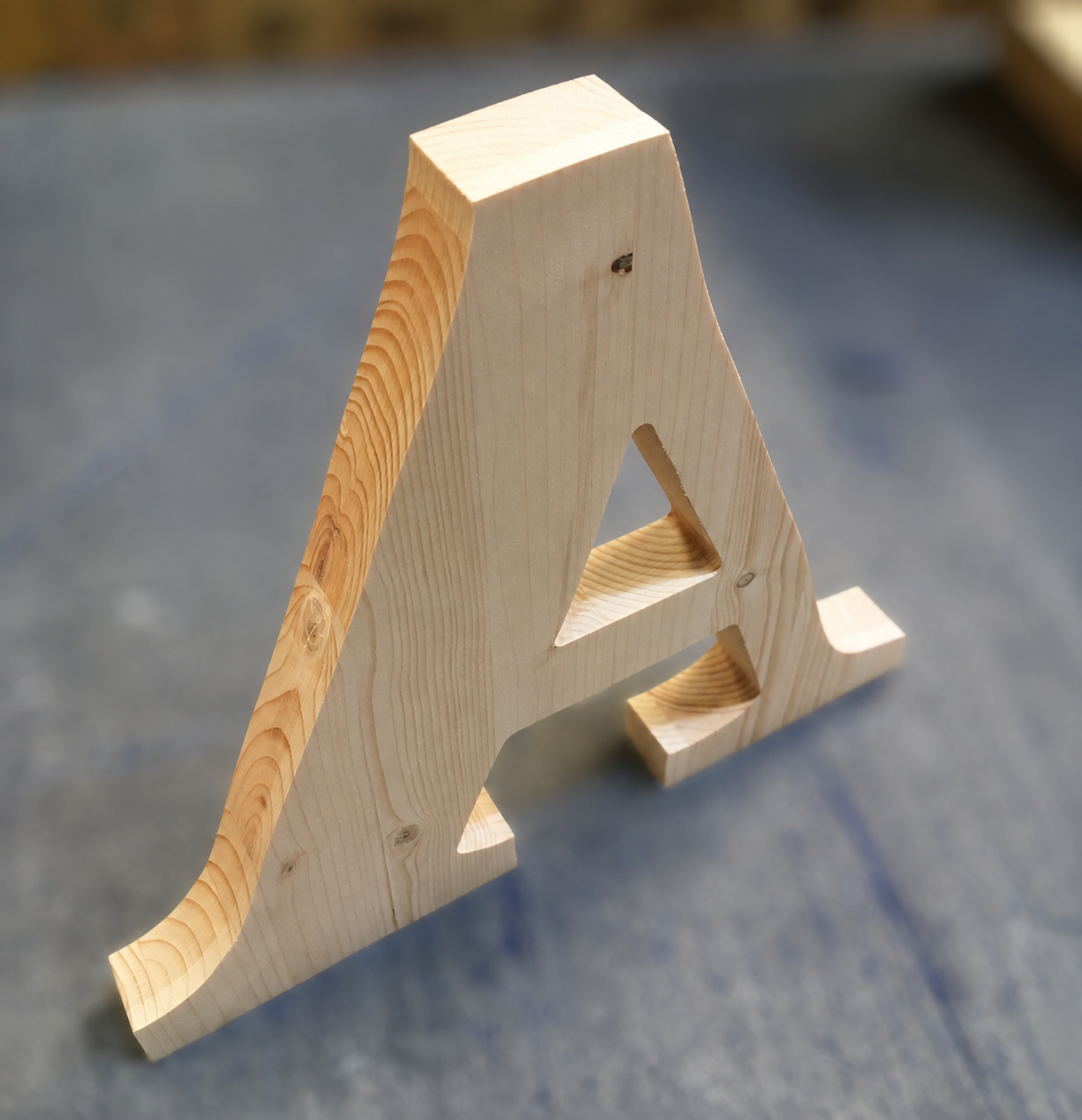 Letras grandes de madera natural