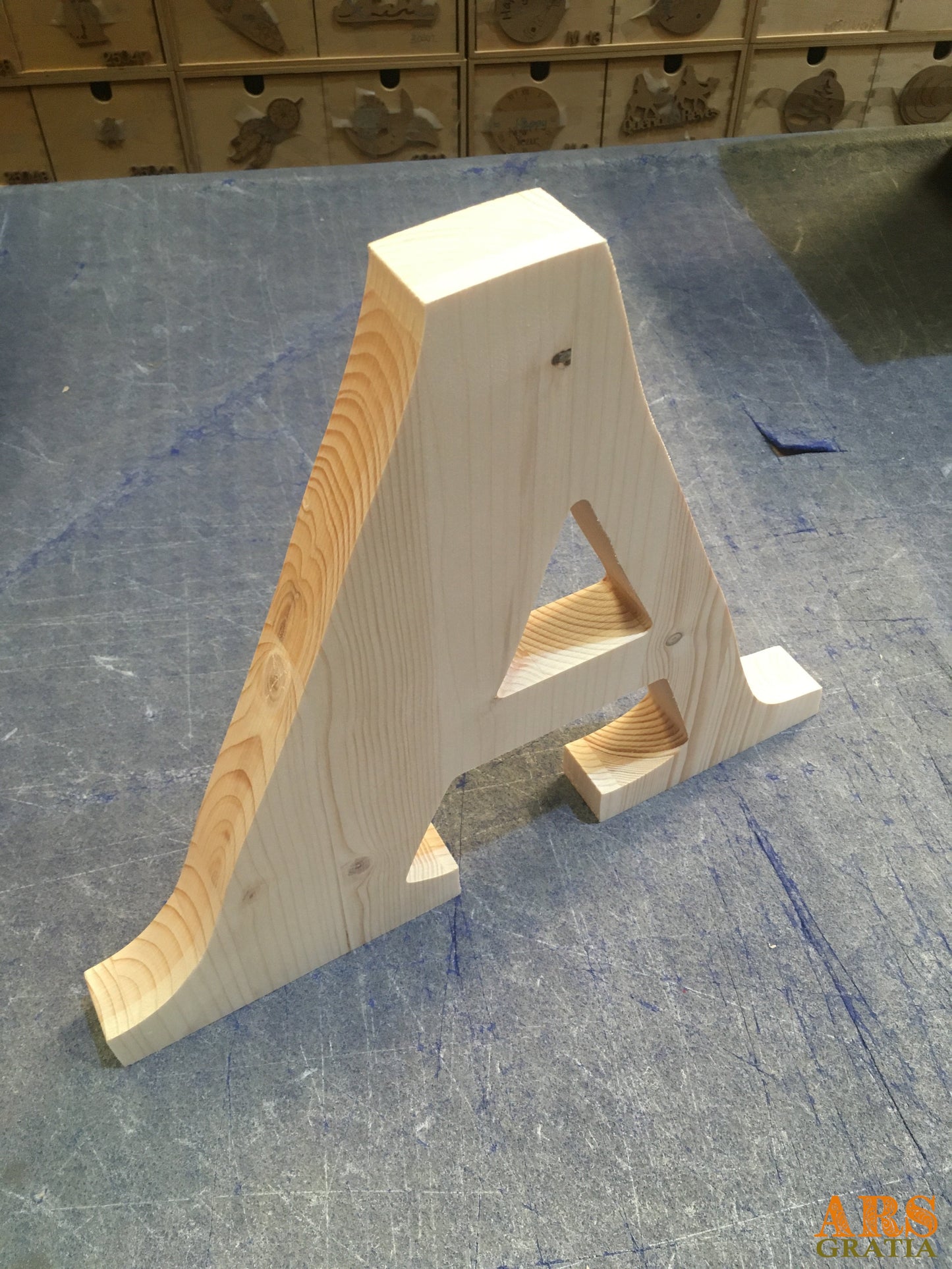 Letras grandes de madera natural