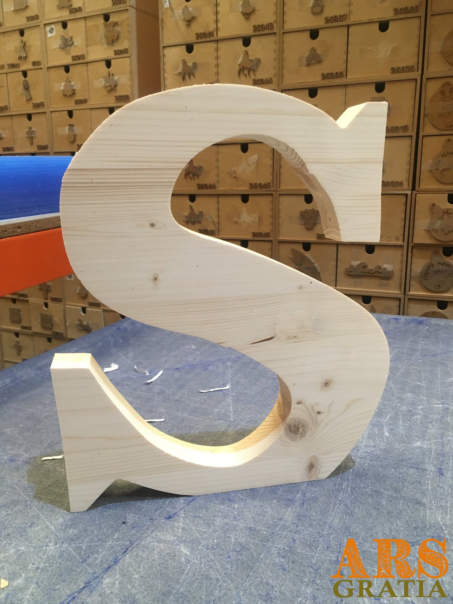 Letras grandes de madera natural