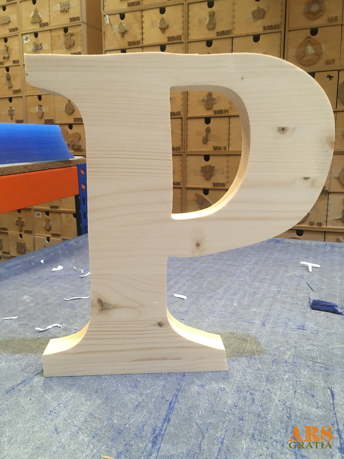 Letras grandes de madera natural