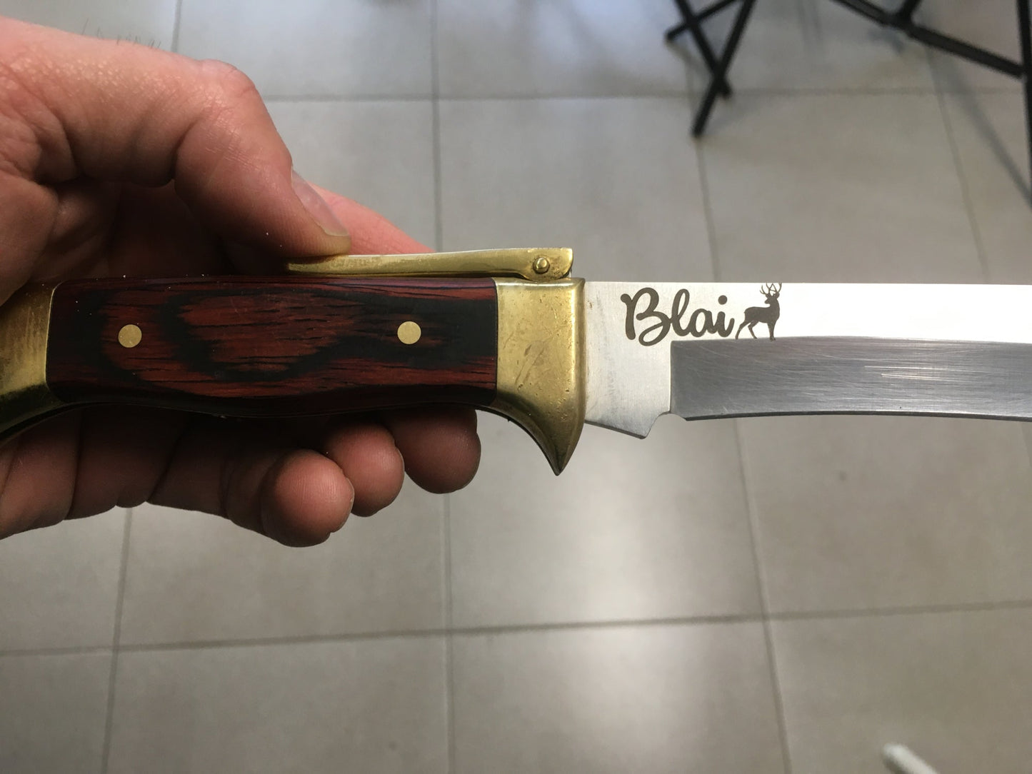 Navaja cazadora personalizada con grabado