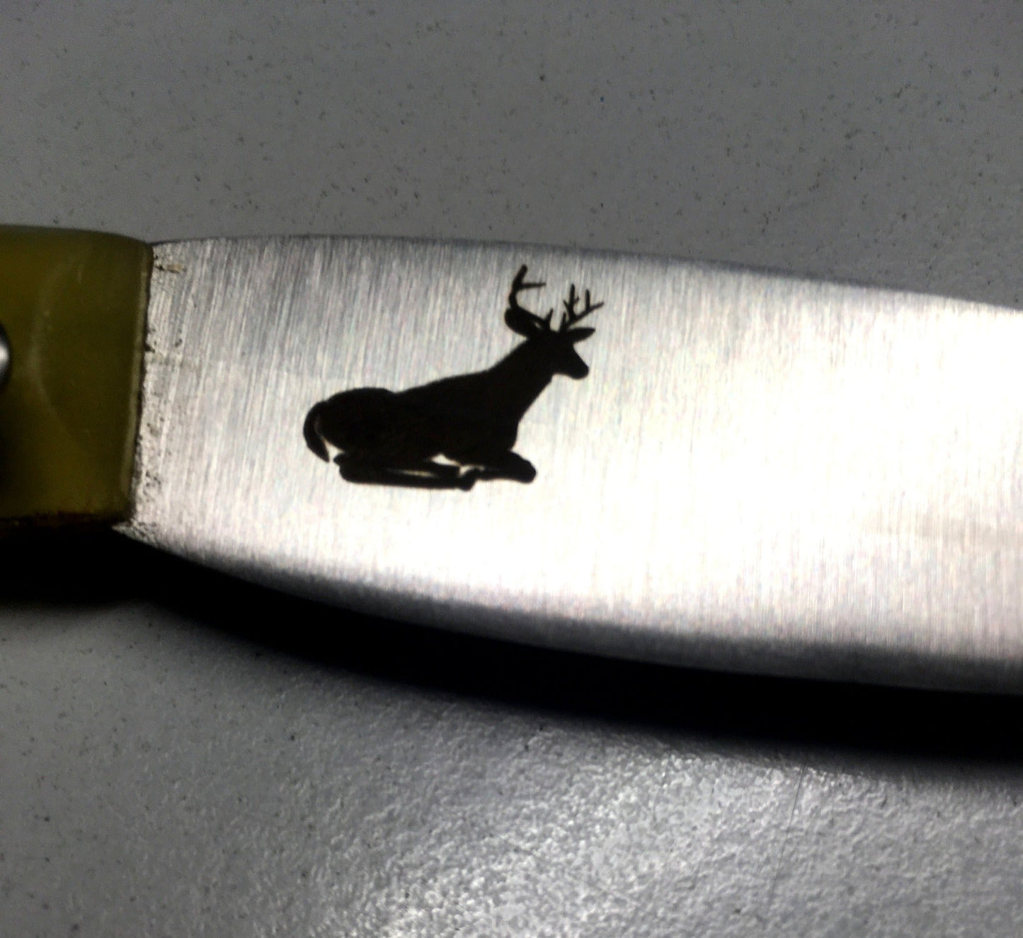 Navaja grabada regalo dia madre dia padre ciervo corzo jabalí