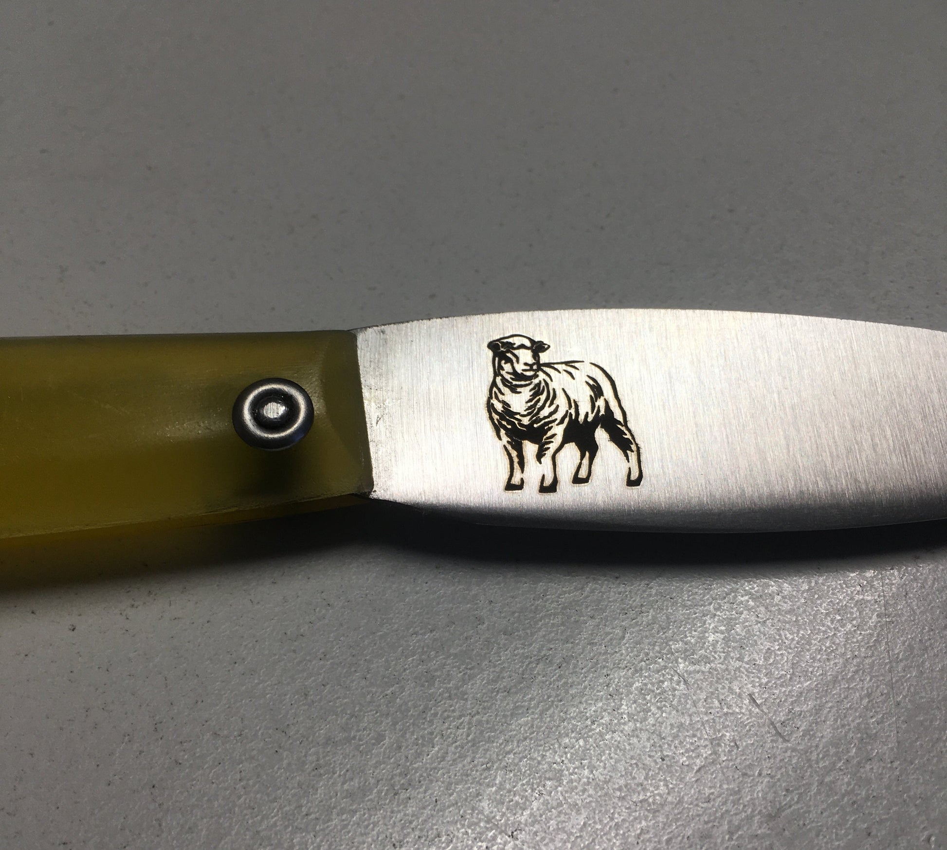 Navaja personalizada con dibujo grabado con láser