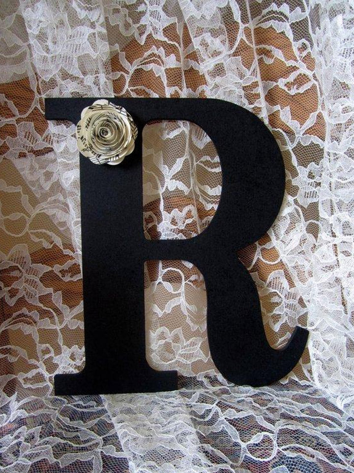 Letras corporeas negras para exterior de tamaño 10 a 100 cms