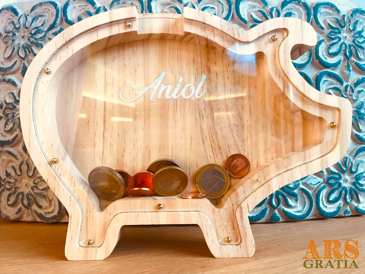 Hucha de madera con diseño de cerdito